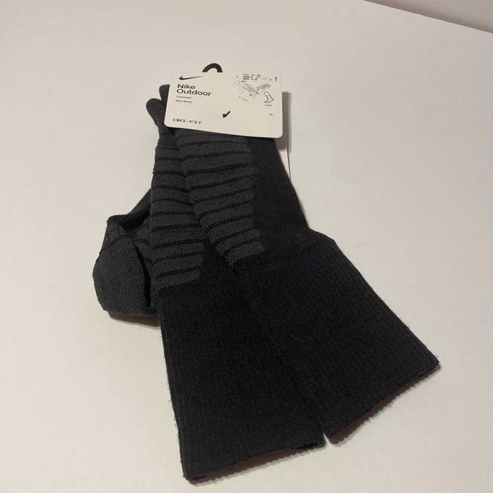 Nike Outdoor Wool Blend Cushioned Crew Socks